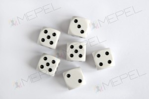 Kości Chessex - kostka k6 16mm Opaque White/black