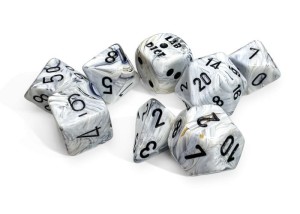 Kości Chessex - zestaw 7 kostek Marble Calcite/blue (+ bonusowa kość)