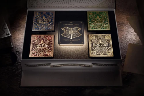 hraci-karty-harry-potter-boxed-set-5-balicku-samootviraci-krabicka-725-1920w.webp