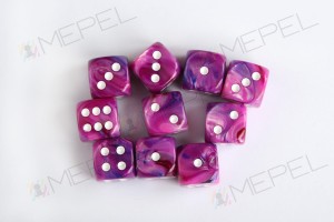 Kości Chessex - kostka k6 12mm Festive Violet/white