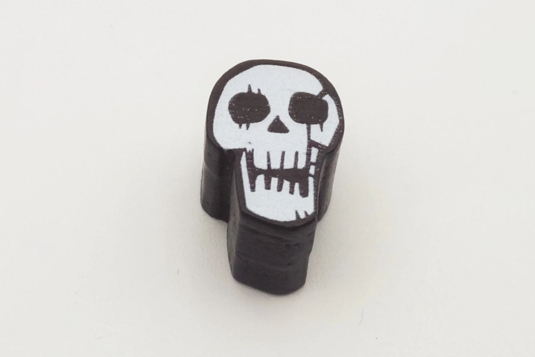 Imprinted token: Skull