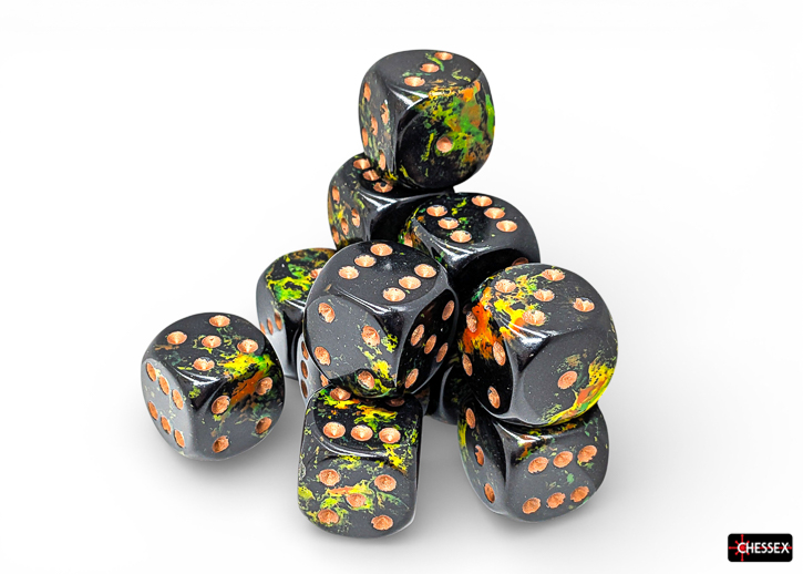 Kości Chessex - kostka k6 16mm Brush Deep Forest/gold