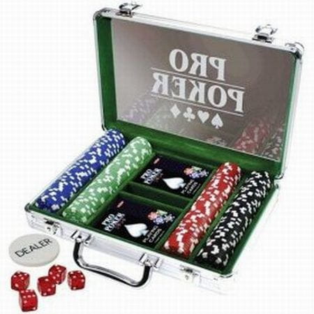 Poker Deluxe 200 - chips and poker cards