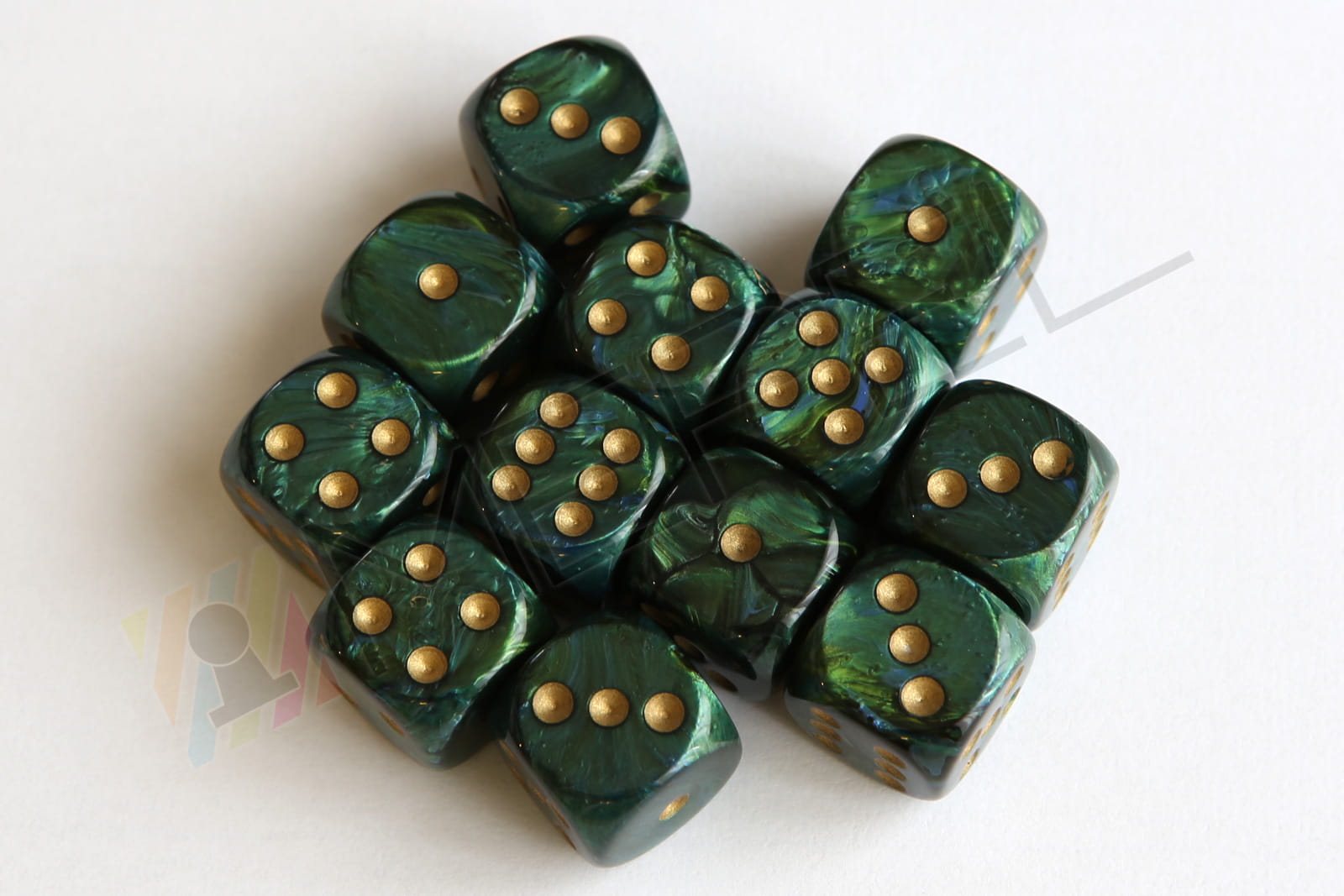 Kości Chessex - kostka k6 16mm Scarab Jade/gold