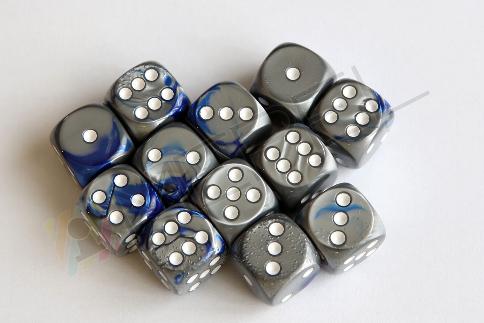 Chessex D6 16mm Gemini Blue-Steel/white die