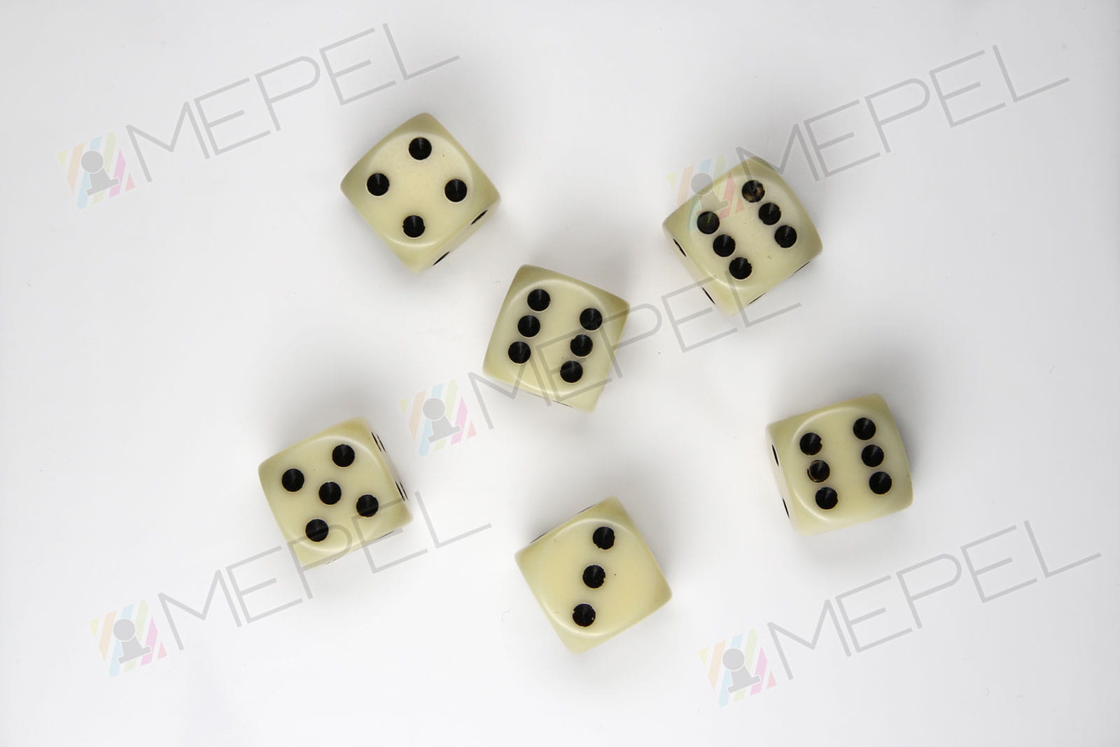 Kości Chessex - kostka k6 16mm Opaque Ivory/black