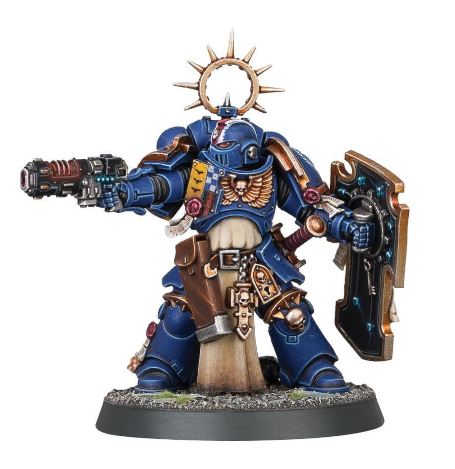 Space Marines: Lieutenant with Storm Shield (Warhammer 40,000)