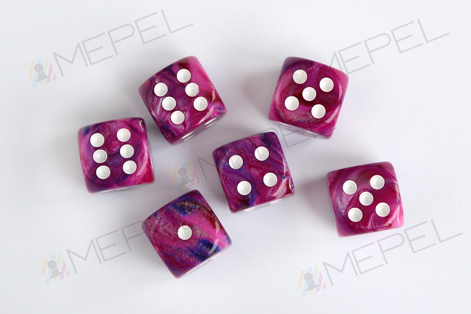 Kości Chessex - kostka k6 16mm Festive Violet/white
